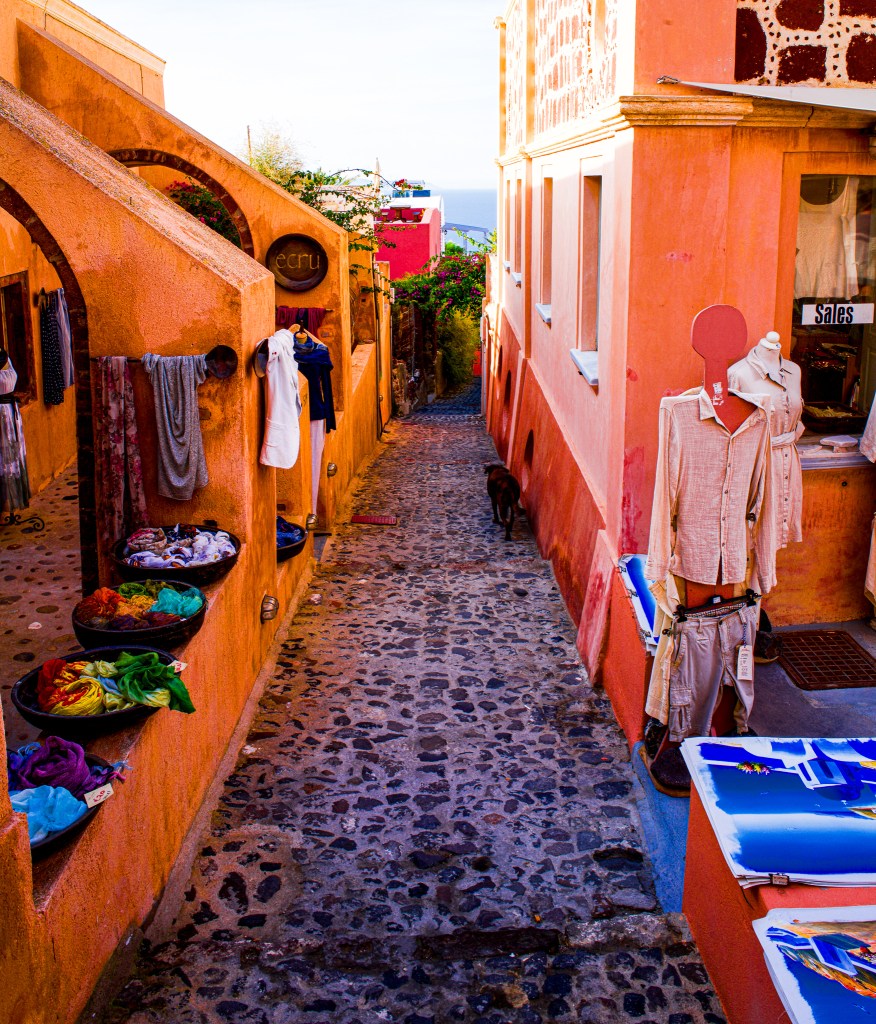 The streets of Fira