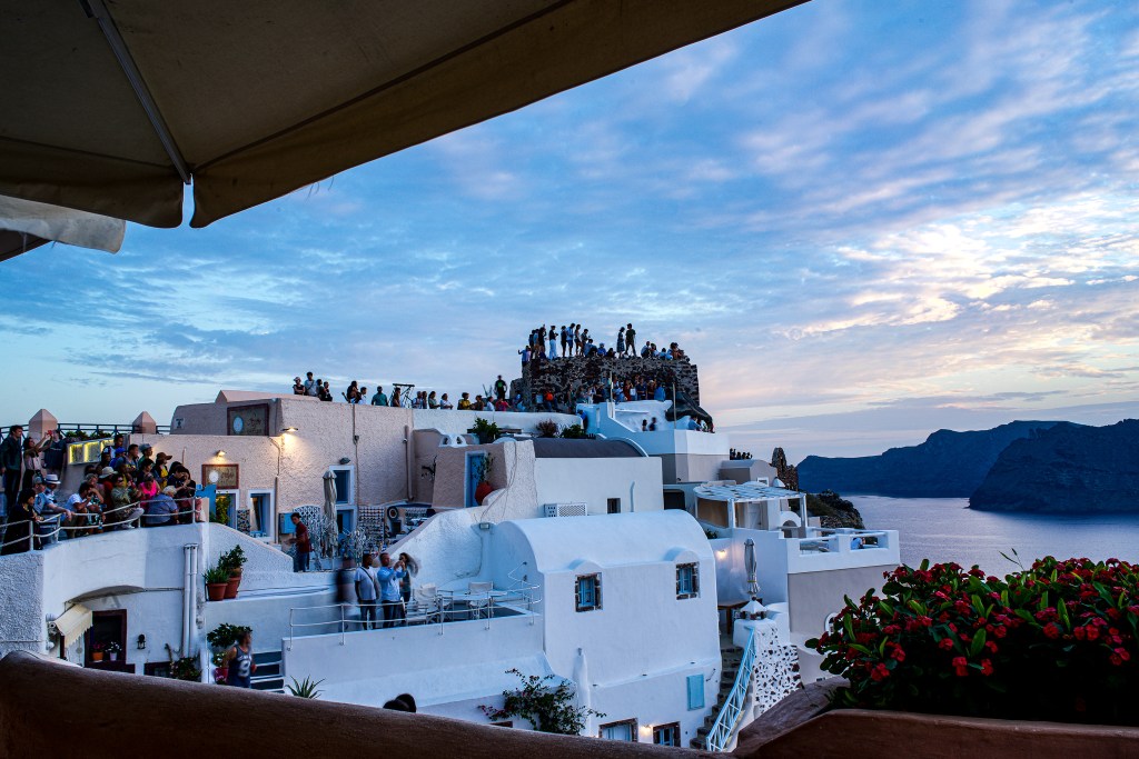 Sunset crowd in Oia
